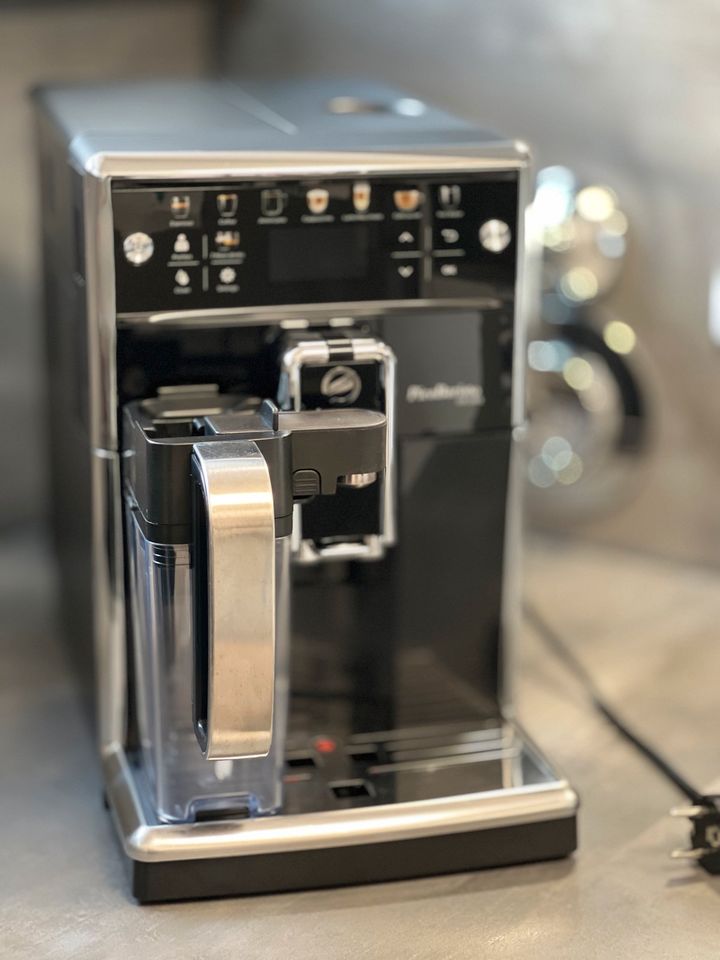 Saeco PicoBaristo Deluxe KAFFEEVOLLAUTOMAT SM5570/10 in Darmstadt