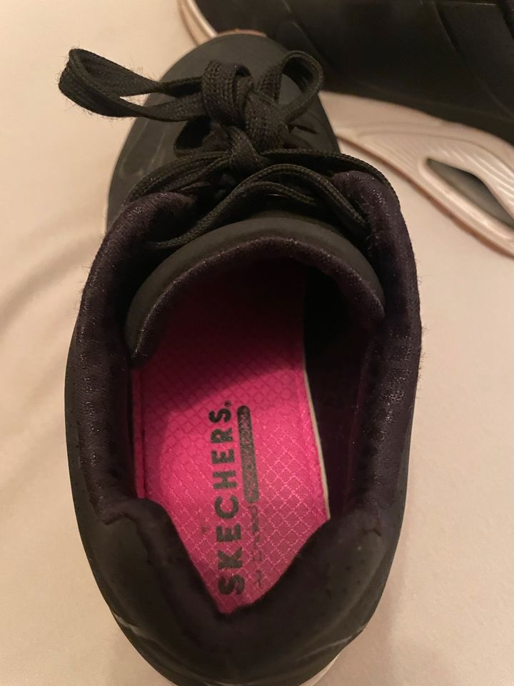 Skechers Mädchen Schuh schwarz Gr. 34 neuwertig in Bad Berka