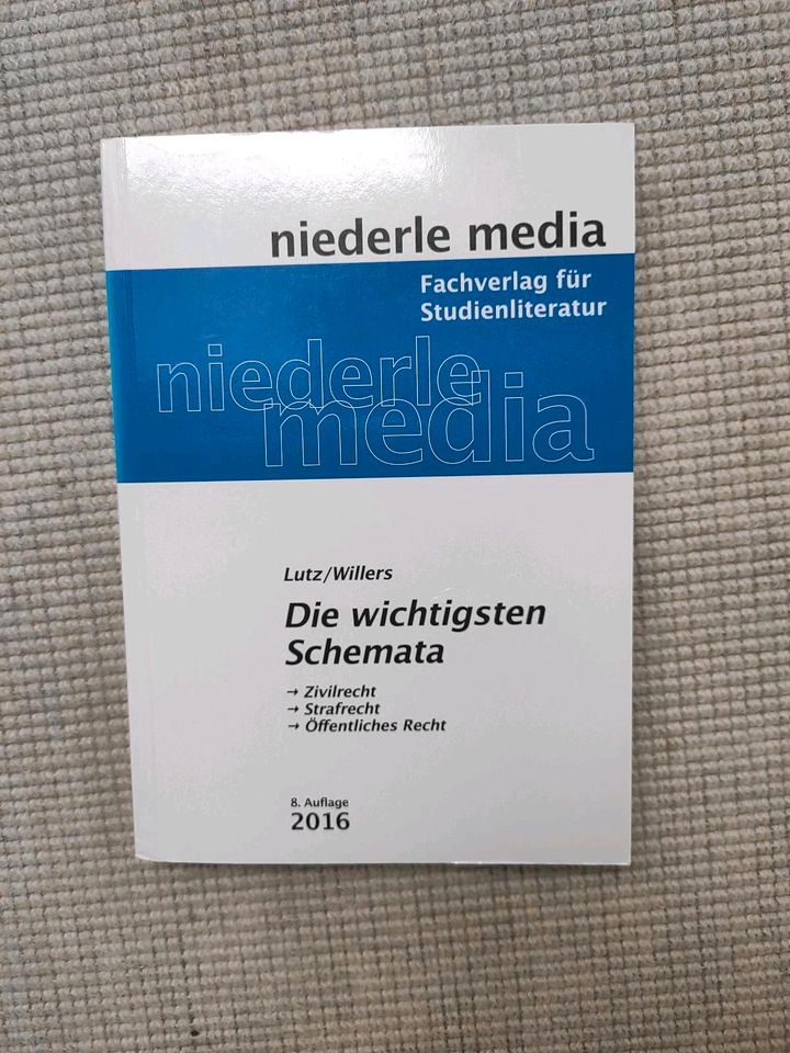 Bücher aus dem Jura -Studium im Paket in Lehre