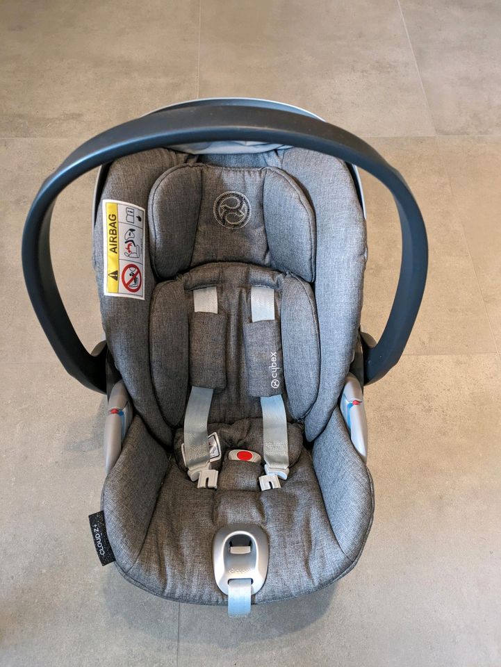 Cybex Platinum Babyschale + Base in Schleiden