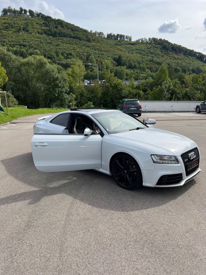 Audi RS5, Panorama/Schiebedach, Leder, 8-fach bereift in Oberkochen