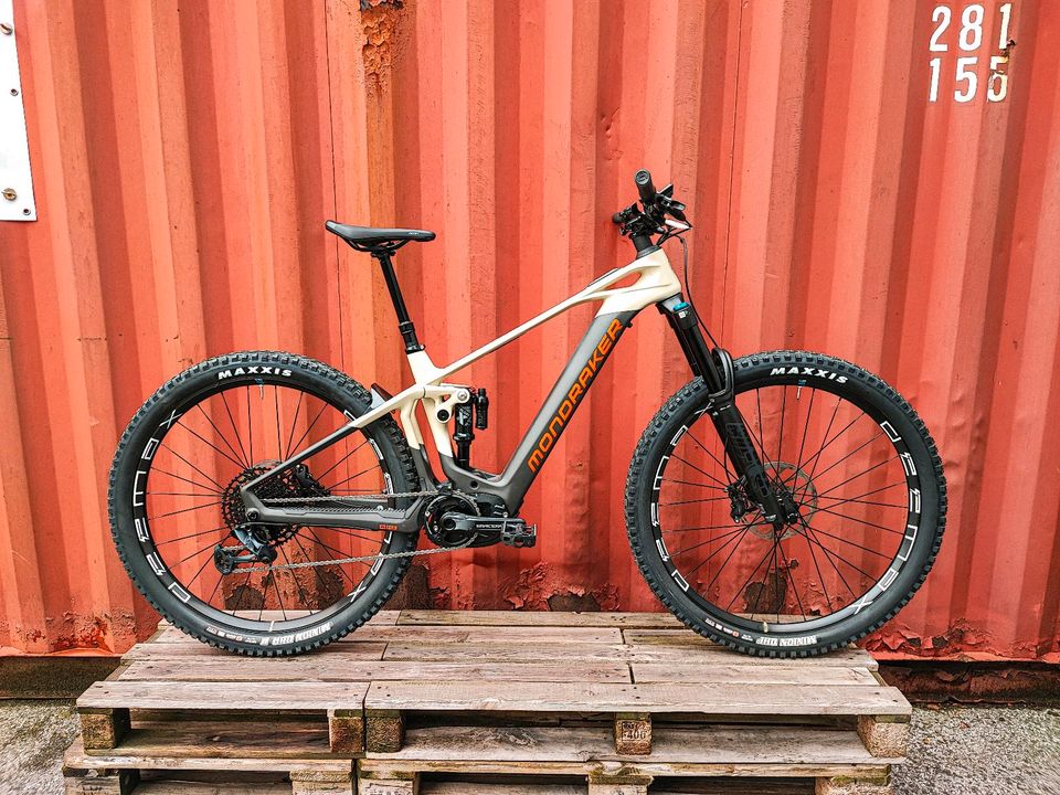 Mondraker Crafty Carbon R 2023 Carbon/Grau/Orange UVP: 8.799€ in Oberhausen