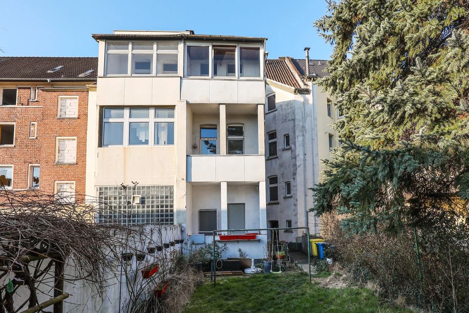 Sanierungsbedürftiges 3- bis 4-Familienhaus mit Fernwärme direkt am Milchhof in Essen