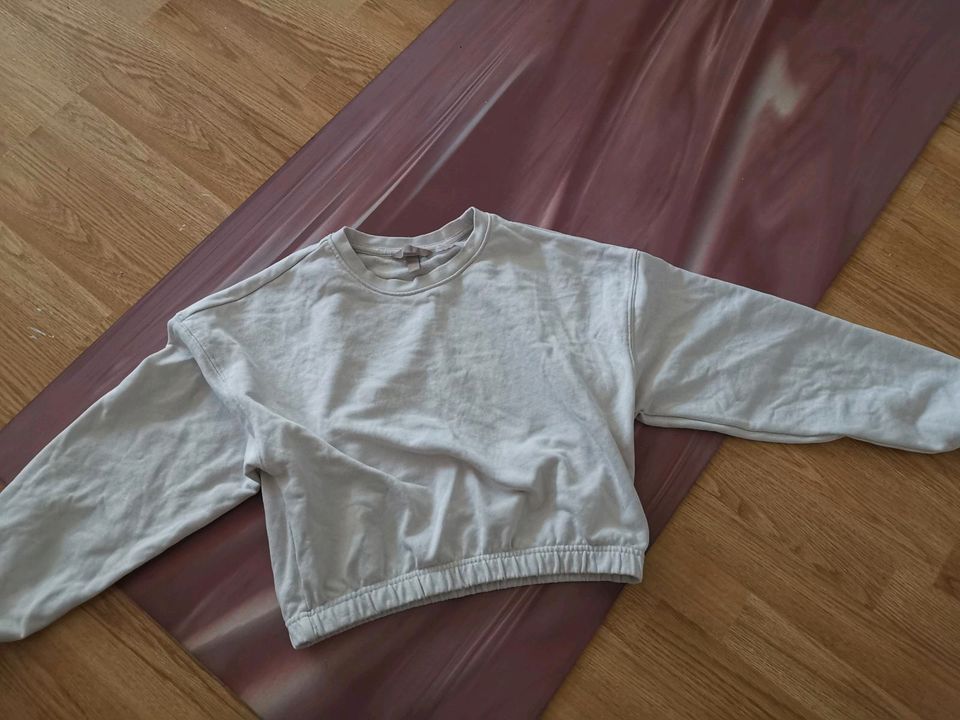 H&M Pullover|Cropped |36|off white in Düsseldorf