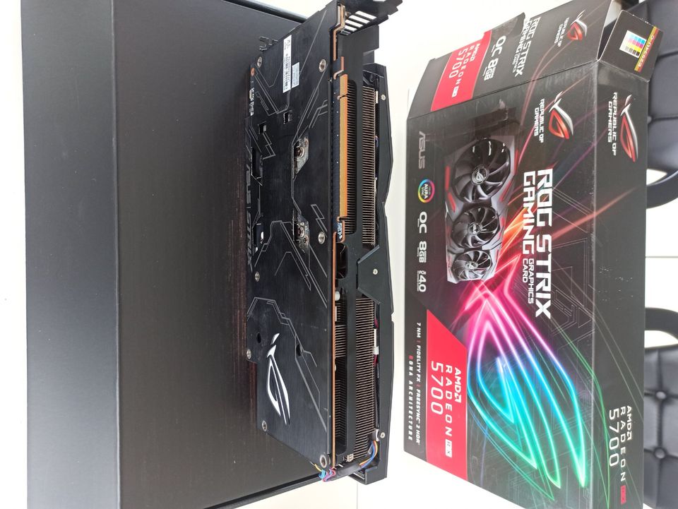 ASUS AMD Radeon RX 5700 ROG STRIX OC 8GB GDDR6 Grafikkarte in Essen