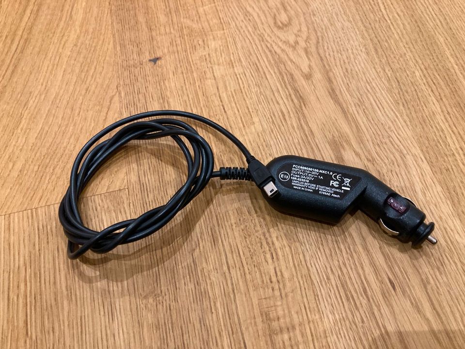 KFZ-Ladegerät für Mini-USB- 12V / 1A in Tettnang