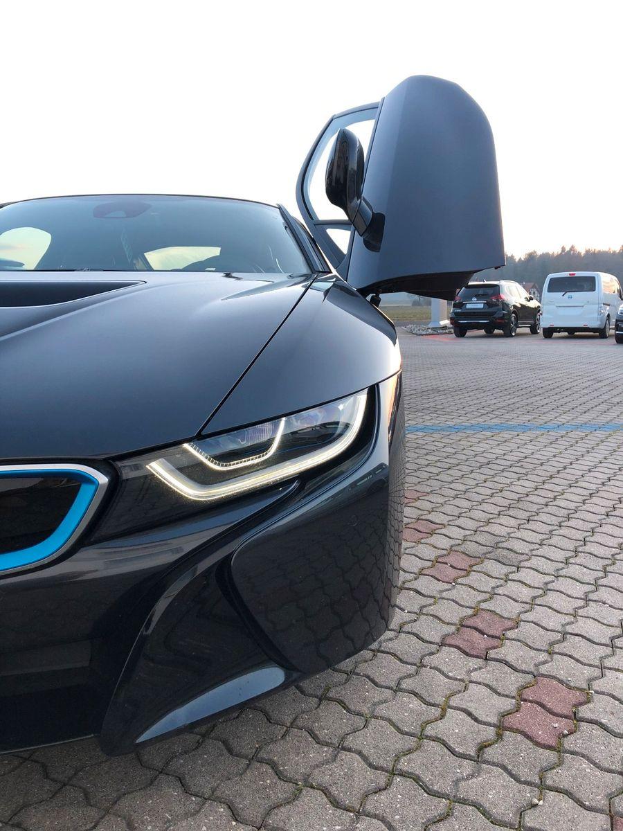 Abbildung des Autos BMW i8 - Halo, Laser, Sc…