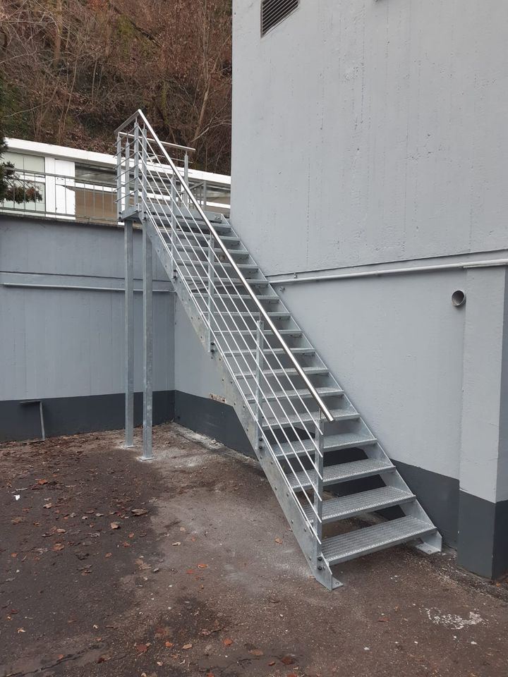 Gewerbetreppe Stahltreppe Metaltreppe Hersteller aus POLEN in Litzendorf