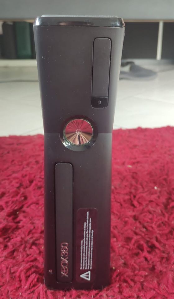 Biete Xbox 360 Konsole in Kassel