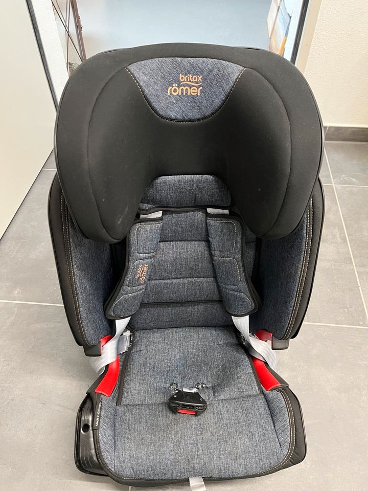 Kindersitz Auto Britax Römer Advansafix grau - blau - schwarz in Schorndorf