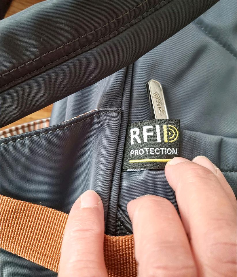 Mine Rucksack/Laptoptasche mit RFIT-schutz in Lörrach