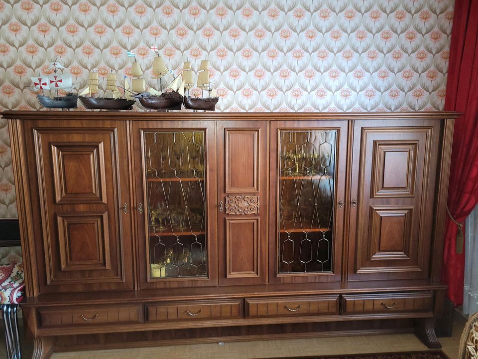 Wohnzimmer Schrank mit passendem Barschrank, retro in Neuwied