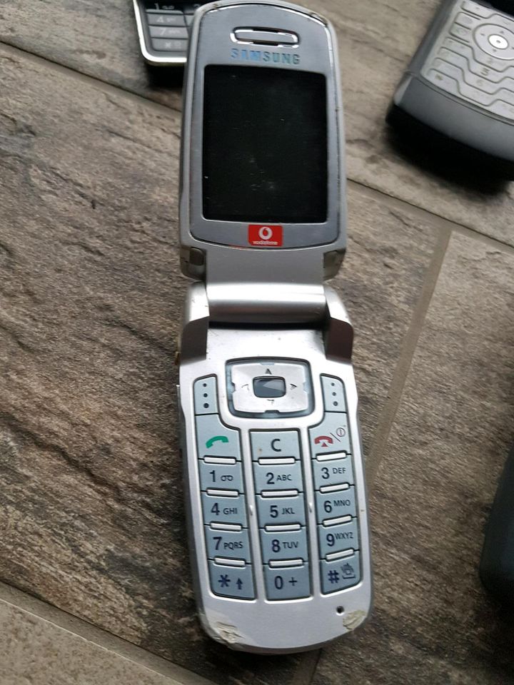 Nokia 6700s  Samsung Motorola  Trium Handy Retro in Coswig