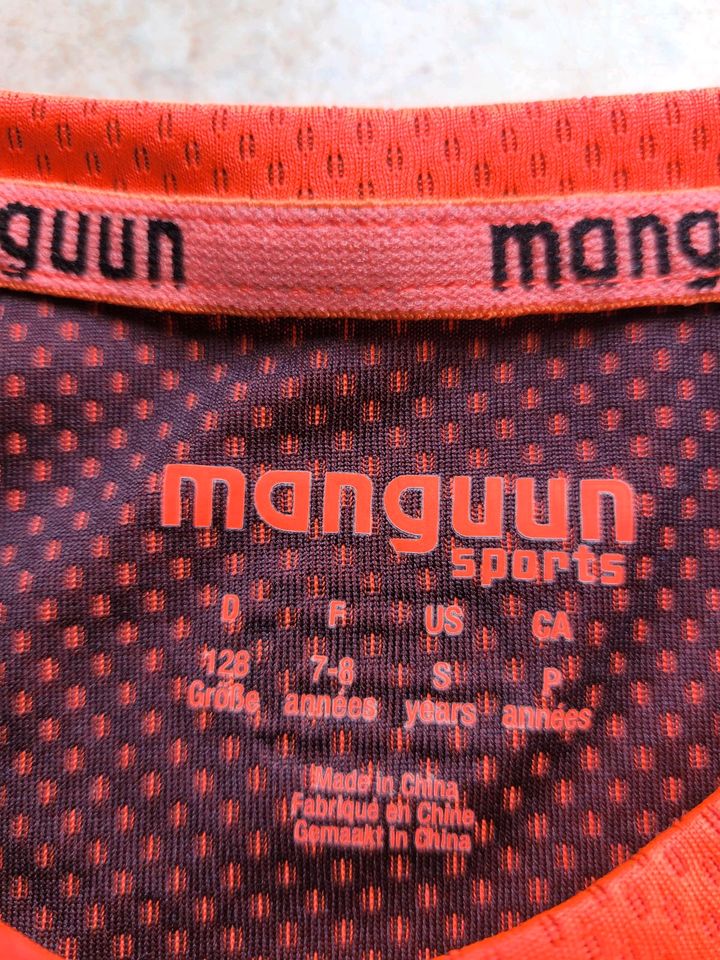 Manguun Sportshirt Größe 128 in Höchstadt