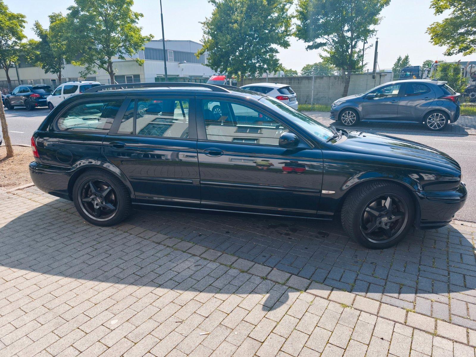 Abbildung des Autos Jaguar X-Type Estate 2.2…