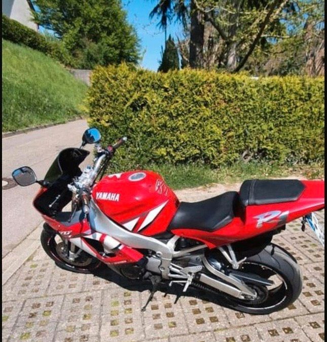 Yamaha R1 Farbe Rot in Karlsruhe