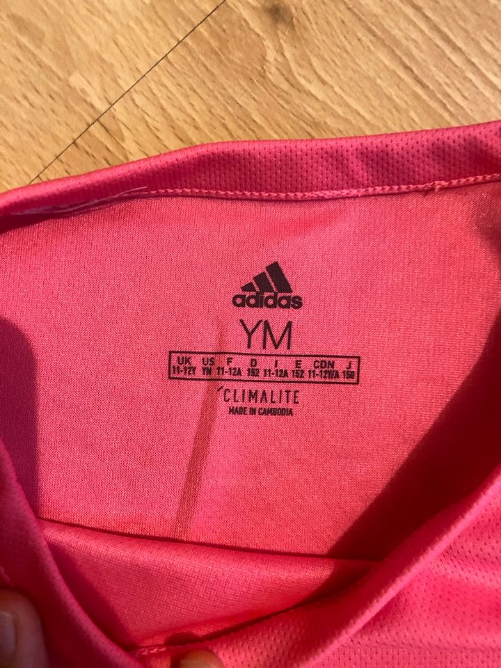 Adidas Sport T-Shirt Mädchen Neon pink Gr. 152 in Berlin