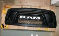 Dodge RAM Rebel Kühlergrill Bayern - Finsing Vorschau