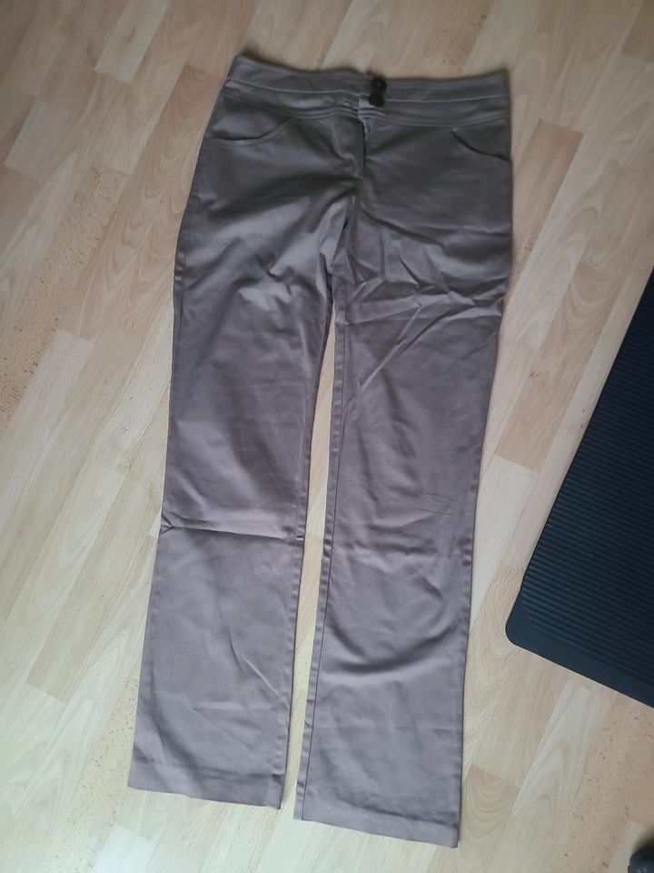 Schöne Business Hose Stoffhose Gr. 36 braun in Dresden