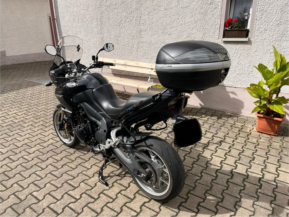 Triumph Tiger 1050 in Wolkenstein