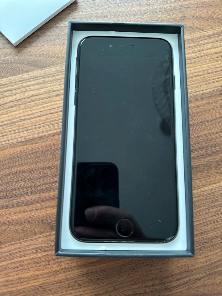 Apple iPhone 7, 128 gb, schwarz mit Originalverpack./Zubehör!TOP! in Jettingen