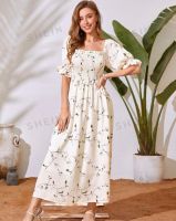 Weißes Sommerkleid mit Blumen Muster und eckigem Ausschnitt Berlin - Neukölln Vorschau