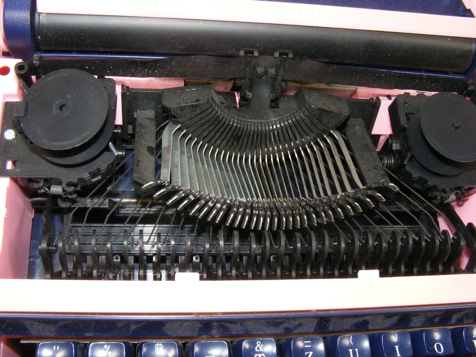 selten - Barbie Schreibmaschine Collegiate 1000 in Hermeskeil
