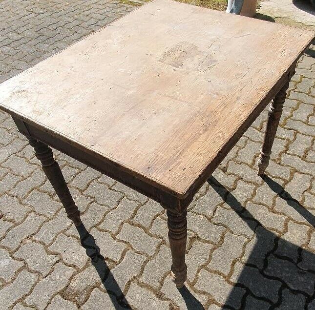 Alter antiker Echtholz Tisch in Königsee