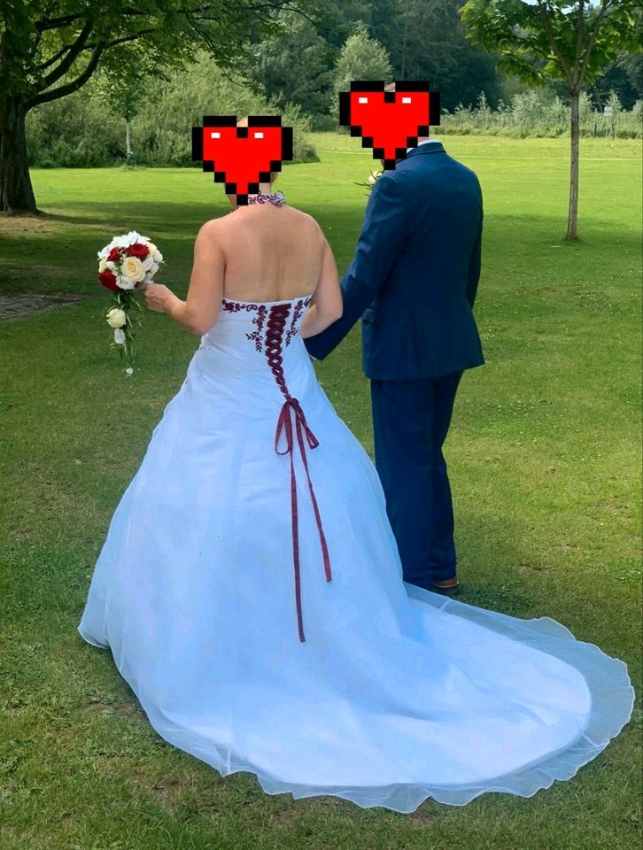 Hochzeitskleid/Brautkleid gr 42/44 + Extras in Essen