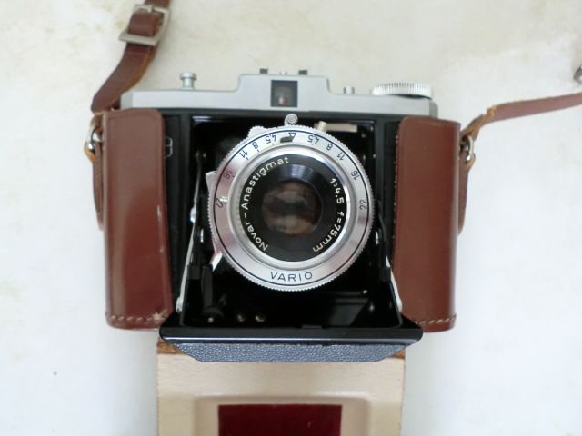 Fotoapparate alt Kodak und Zeissikon in Stockach