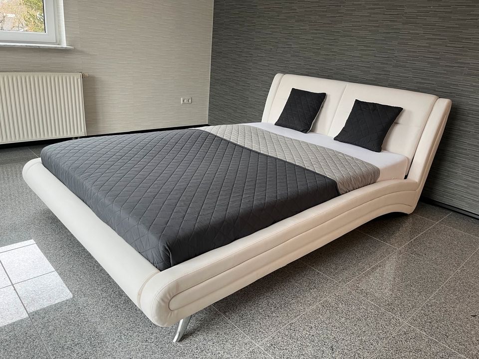 Lederbett 140x200 mit Matratze - Designerbett - Kunstleder in Celle