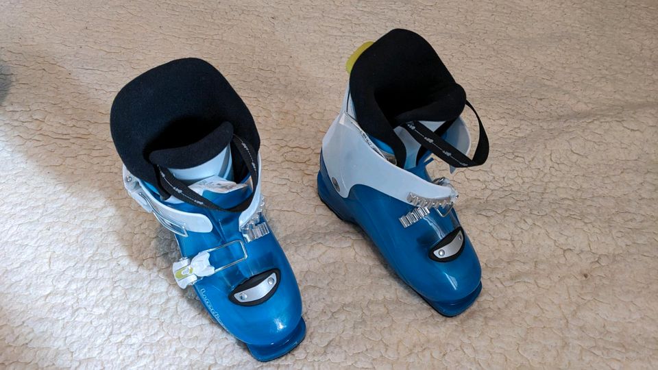 Wedze Kinderski+Schuhe+Helm in Stuttgart