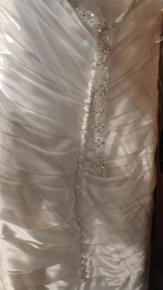 Mermaid ivory Brautkleid Größe 36, gereinigt in Solingen