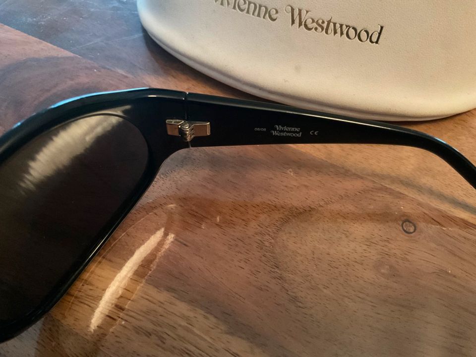 Vivienne Westwood Klassiker Sonnenbrille schwarz Unisex in Villingendorf