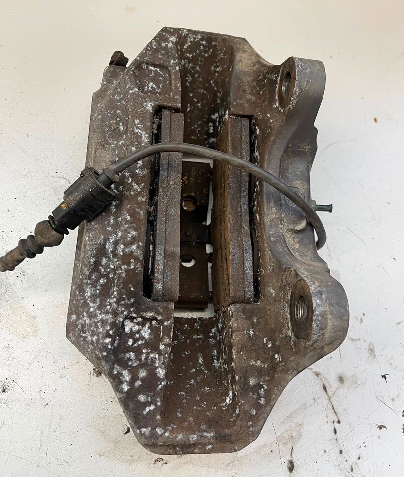 BREMBO BREMSSATTEL VW TOUAREG 7L VORNE LINKS 209236052A in Sundern (Sauerland)