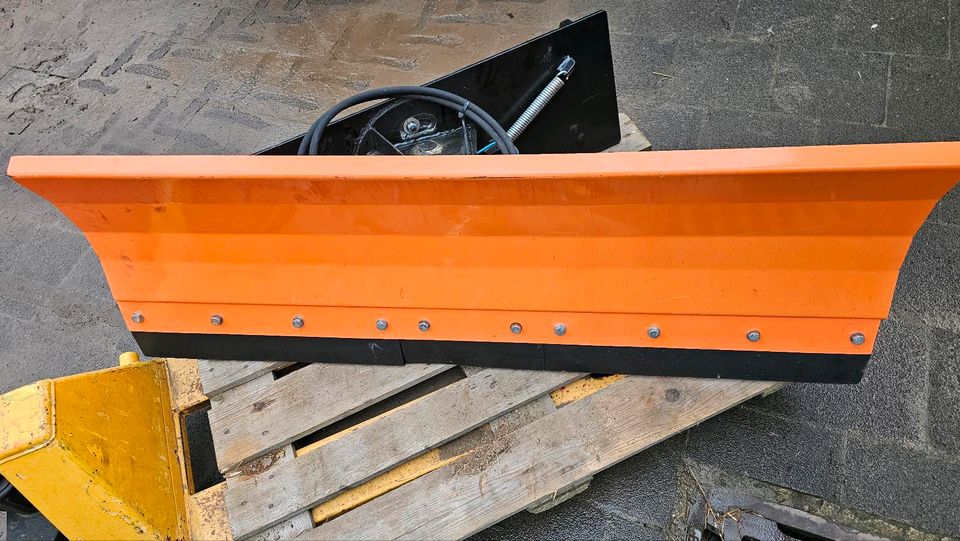 Farmtrac Futterschild Planierschild Schneeschild  Fudex FM150 in Calberlah