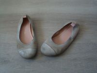 Unisa Ballerina Ballerinas 33 Mädchen Schuhe GLITZER Silber grau Nordrhein-Westfalen - Menden Vorschau