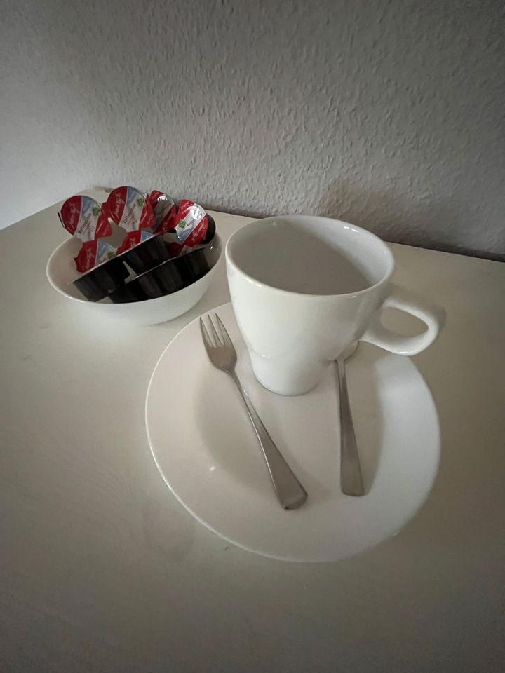 Kaffeetassen  / Teller zum MIETEN / VERLEIHEN in Tolk