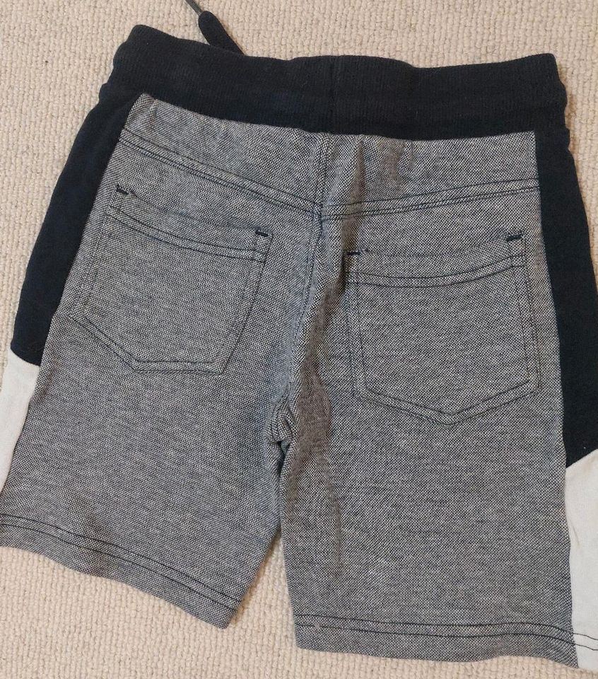 3 x Shorts (kurze Hosen) für Jungen Gr.110 in Bad Dueben