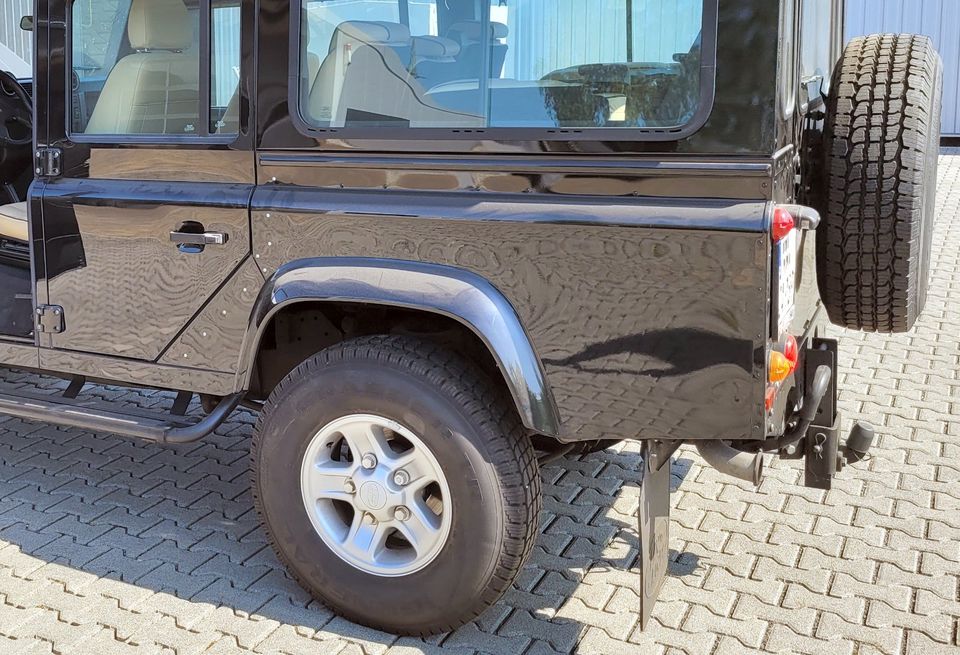 Land Rover DEFENDER EDITION 60YRS - Limit. Sondermod. (150 St.) in Simmern (Westerwald)