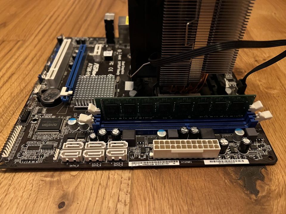 ASRock A75M-HVS + AMD A4-3400 + 4GB DDR3-1066 in Siegburg