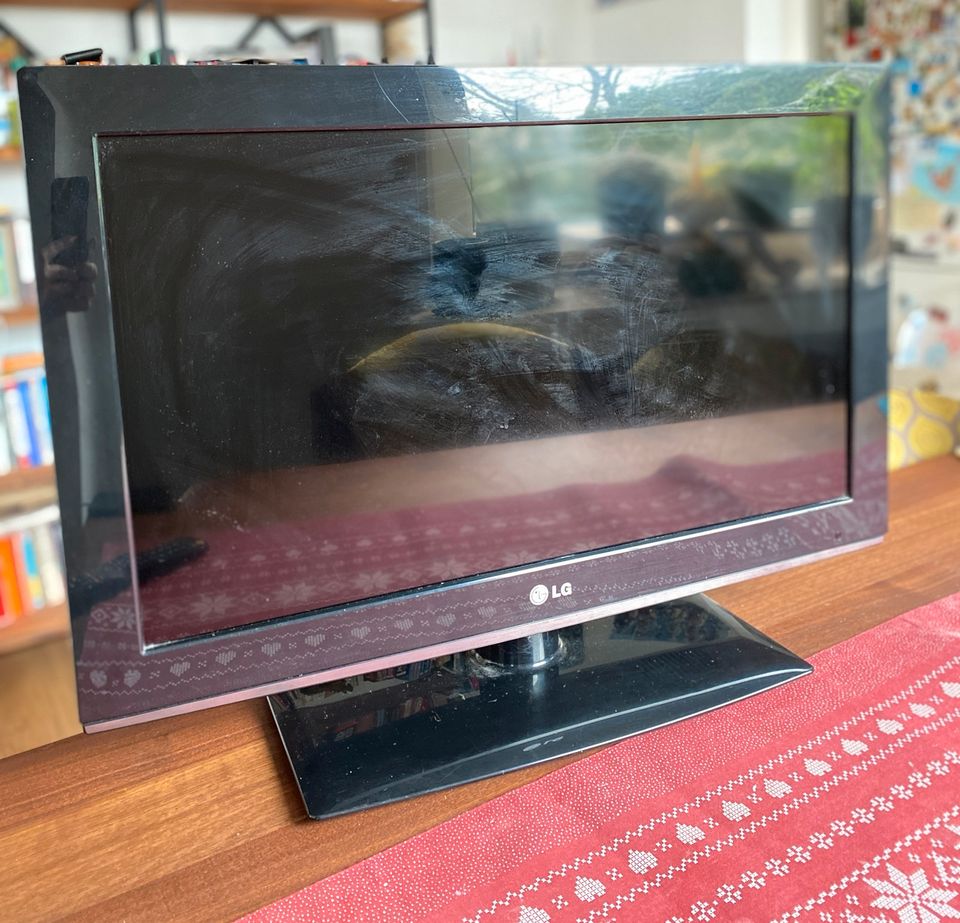 LG 26’‘ (66cm) HD LCD TV in Bad Honnef