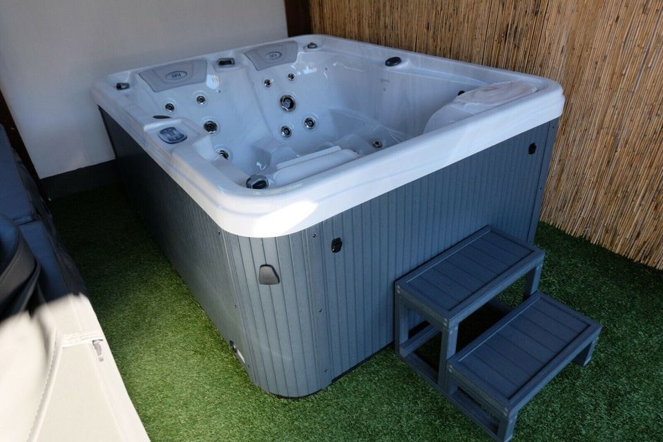 Whirlpool, Outdoor Spa Pool, 3 Personen,  MODELL 2022 in Köln