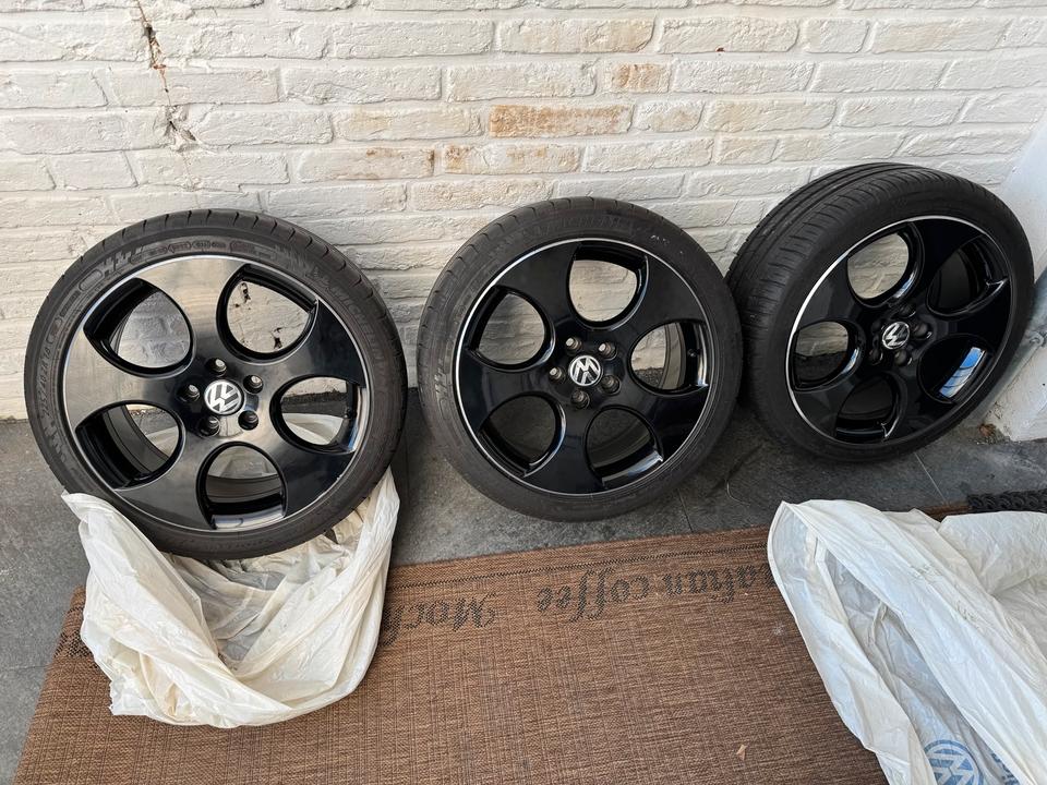 18“ Detroit felgen wie neu mit reifen! Über 300kmh zugelassen! in Aurich