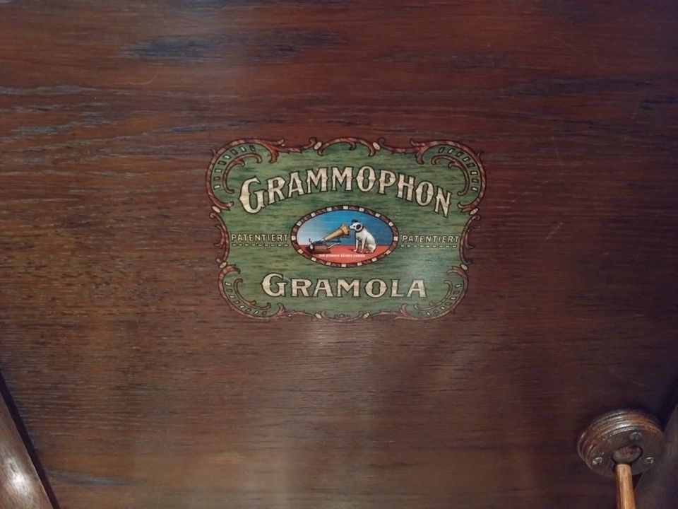 Rarität: Grammophon Gramola, ca 1920er in EicheSchrank in Saarbrücken