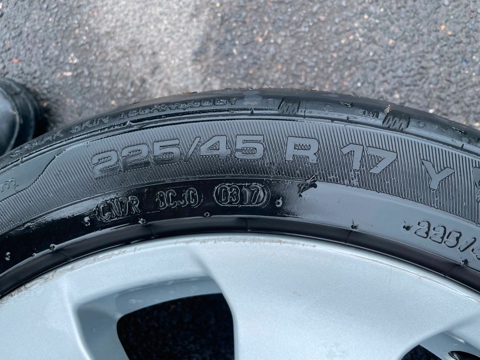 4 Stück Alu-Felgen für BMW 3er, Typ: 8Jx17EH2+, Reifen 225/45 R17 in Bonn