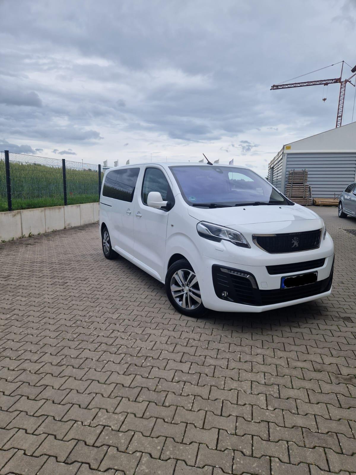 Abbildung des Autos Peugeot Traveller VIP L2…