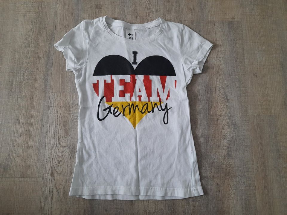 Deutschland Shirt mit Glitzer Herz zur EM 134/140 C&A in Ursensollen