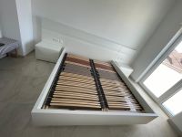 Hochwertiges Bett  komplett Set  Kommoden weiß sehr guter Zustand München - Schwabing-Freimann Vorschau