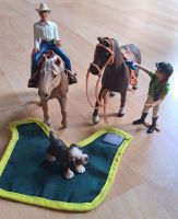 2 schleich Pferde mit Sattel und Reiter Decke und Hund Sachsen - Ottendorf-Okrilla Vorschau